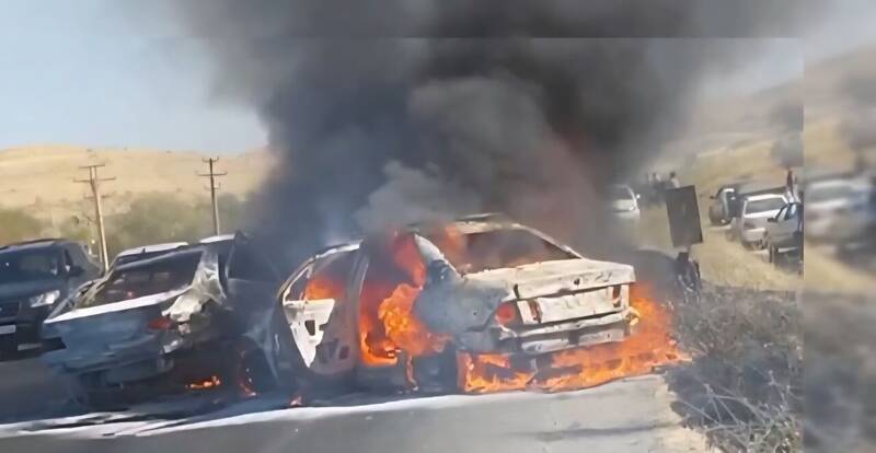 آتش‌سوزی بر اثر تصادف زنجیره‌ای در محور سقز-بوکان/ یک فوتی و پنج مصدوم+فیلم