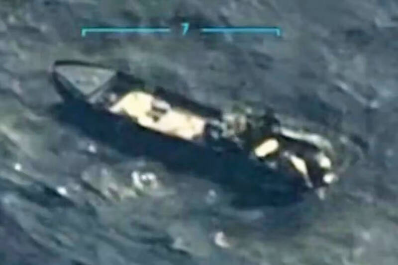 آمریکا بار دیگر به یک شناور نزدیک ونزوئلا حمله کرد +فیلم