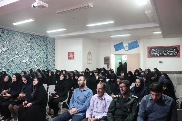 انقلاب اسلامی شرایط حضور بانوان در حوزه‌های مختلف را فراهم کرده است