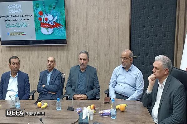 تجلیل از اساتید درس علوم و معارف دفاع مقدس در دانشگاه آزاد اسلامی خوزستان