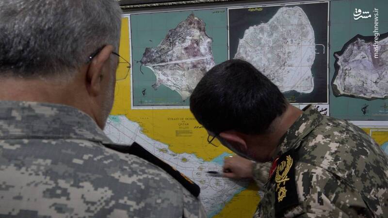 تصاویری از بازدید فرمانده کل سپاه از آمادگی رزم یگانهای عملیاتی جزایر خلیج‌فارس