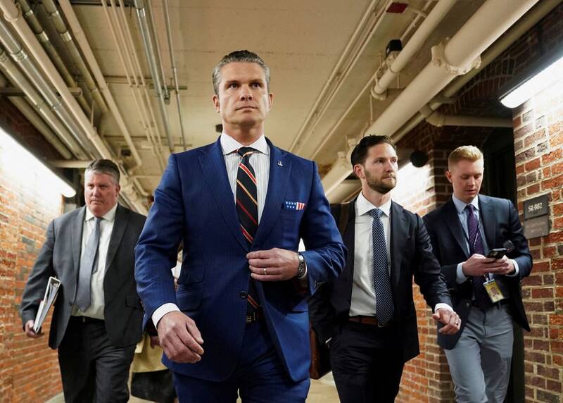 زلزله‌ی اعتماد در پنتاگون: چگونه وزیر جنگ ترامپ، احترام ژنرال‌ها را از دست داد+عکس و فیلم