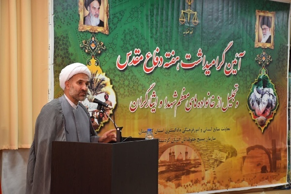 زنده نگه داشتن یاد شهدا در گرو خدمت صادقانه به مردم است