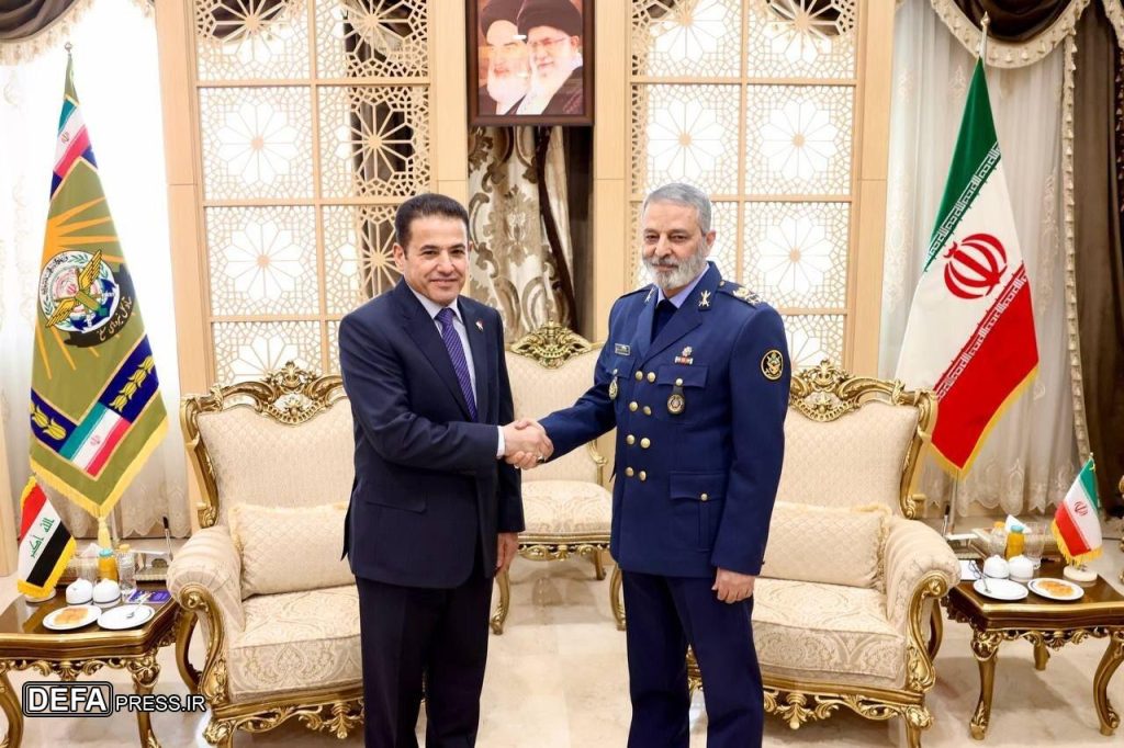 دیدار رئیس ستاد کل نیرو‌های مسلح با مشاور امنیت ملی عراق