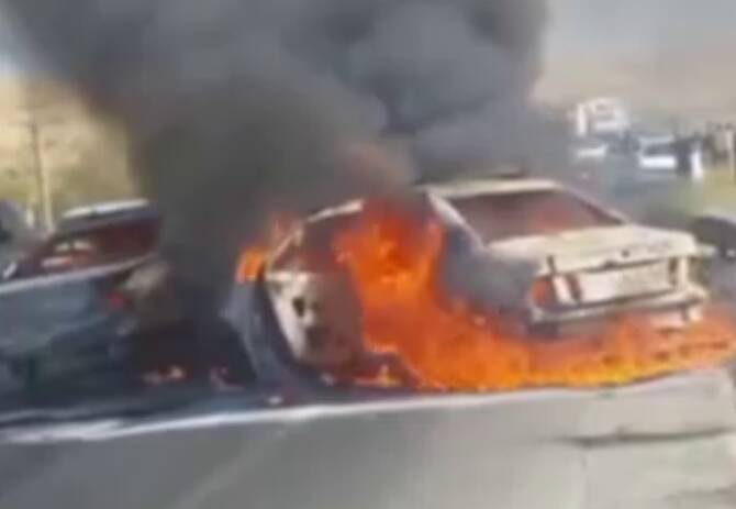 فیلم/ آتش‌سوزی بر اثر تصادف زنجیره‌ای در محور سقز-بوکان