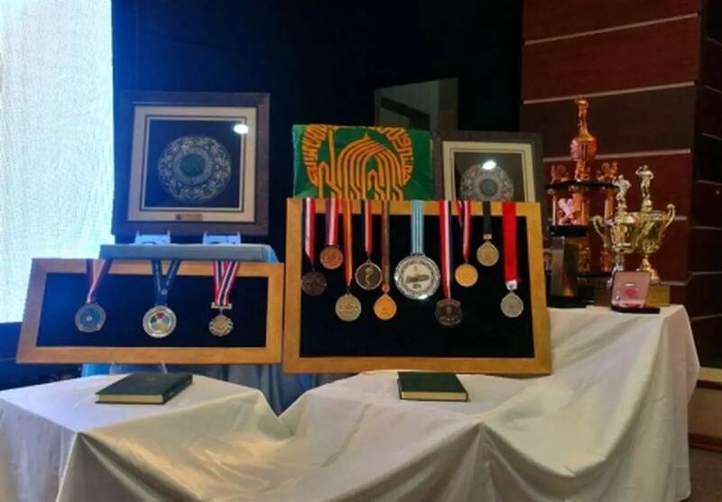 فیلم/ قهرمانان کشتی مدال‌هایشان را به موزه آستان قدس اهدا کردند
