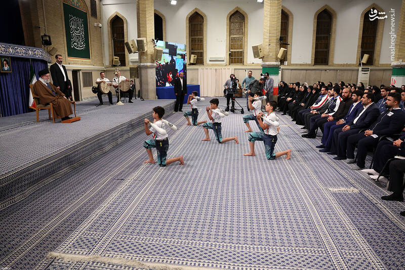 فیلم/ لحظاتی از اجرای ورزش زورخانه‌ای نونهال در حضور رهبر انقلاب