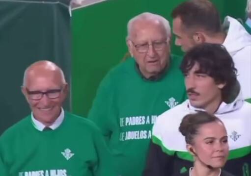 فیلم/ ورود متفاوت بازیکنان به زمین با پدربزرگ‌ها