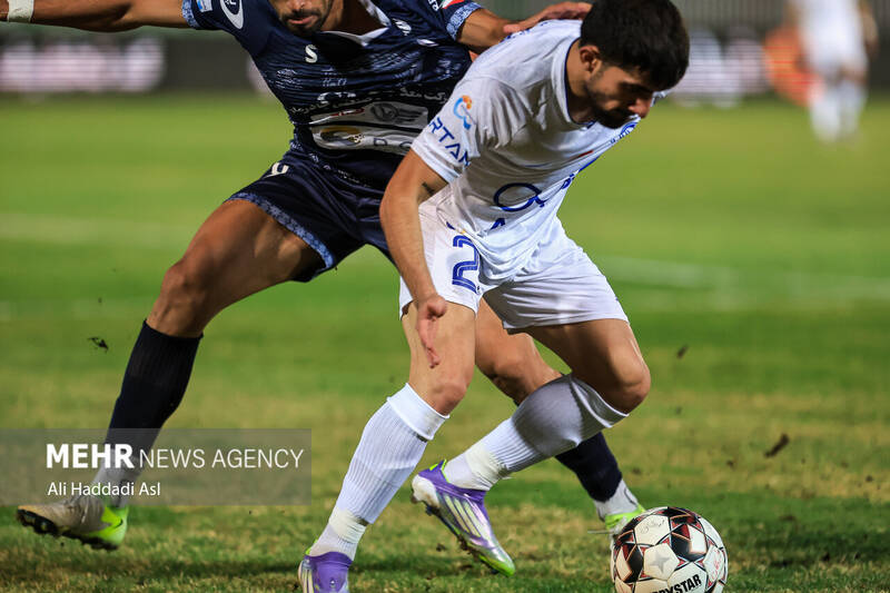 نکونام باید در استقلال می‌ماند