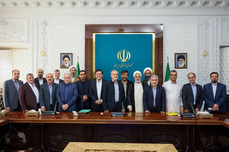 پزشکیان: روا نیست منابع معیشتی مردم صرف حقوق ساختارهای ناکارآمد شود