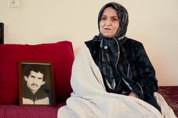 کلیپ/ روایت مادر شهید «درویش» از شمعی که در قبر پسرش روشن بود