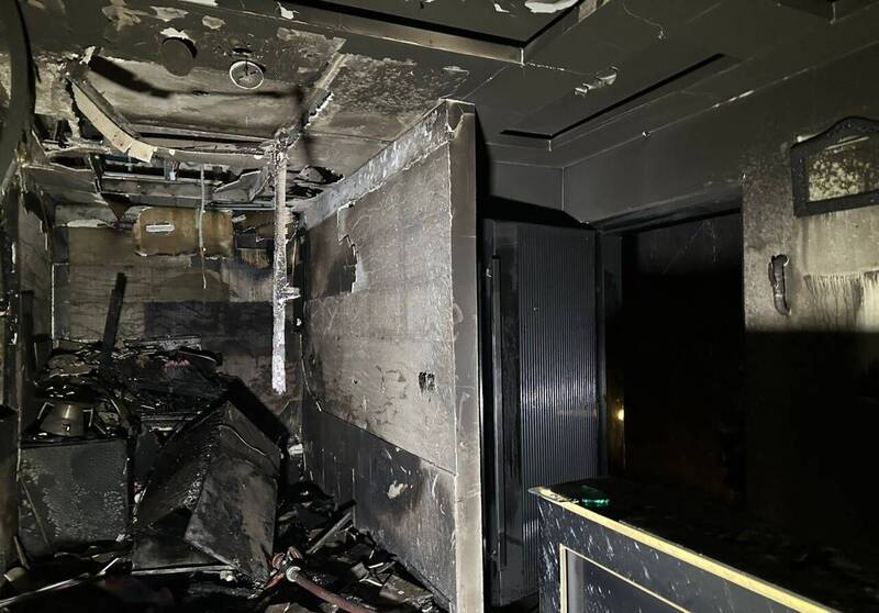 فیلم/ آتش سوزی یک ساختمان اداری پنج طبقه در بزرگراه ستاری