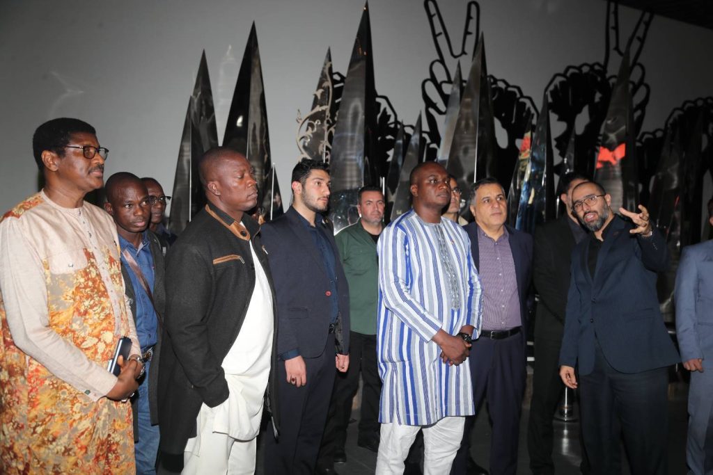 بازدید وزیر امنیت کشور بورکینافاسو از موزه ملی انقلاب اسلامی و دفاع مقدس