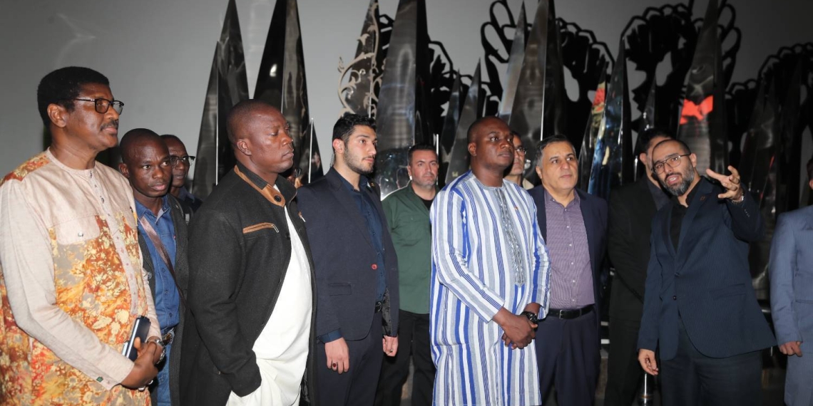 بازدید وزیر امنیت کشور بورکینافاسو از موزه ملی انقلاب اسلامی و دفاع مقدس