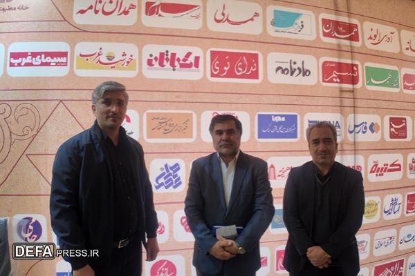 بازدید سرپرست خبرگزاری دفاعمقدس همدان از نمایشگاه مطبوعات «هگمتانه» + تصاویر