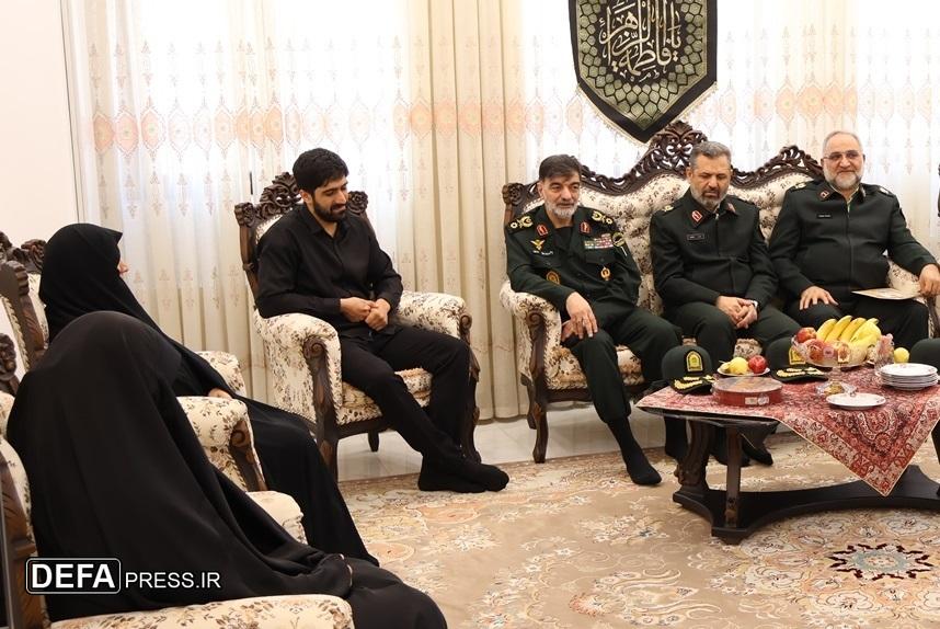 دیدار صمیمانه فرمانده کل انتظامی کشور با خانواده شهید همایی فصیح