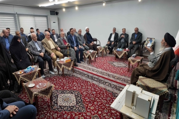 کمک به ایتام و دانش‌آموزانِ نیازمند، باید آبرومند و مستمر باشد