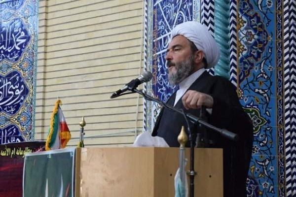 امام‌جمعه‌بیجار: تقوا و وفای‌به‌عهد و استکبارستیزی ستون‌های عزت و استقلال ملت‌ها هستند