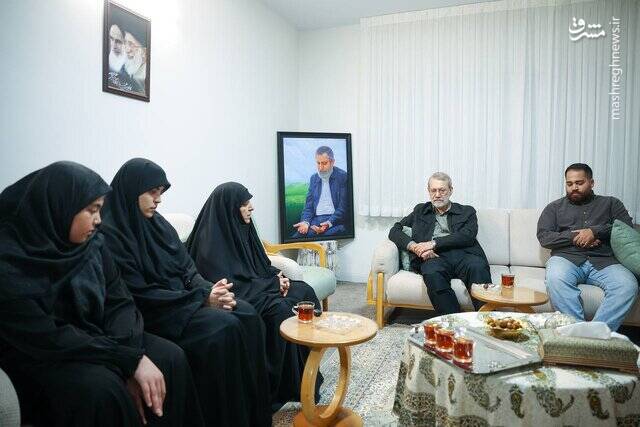 دیدار لاریجانی با خانواده‌ شهید سرلشگر سعید ایزدی 
