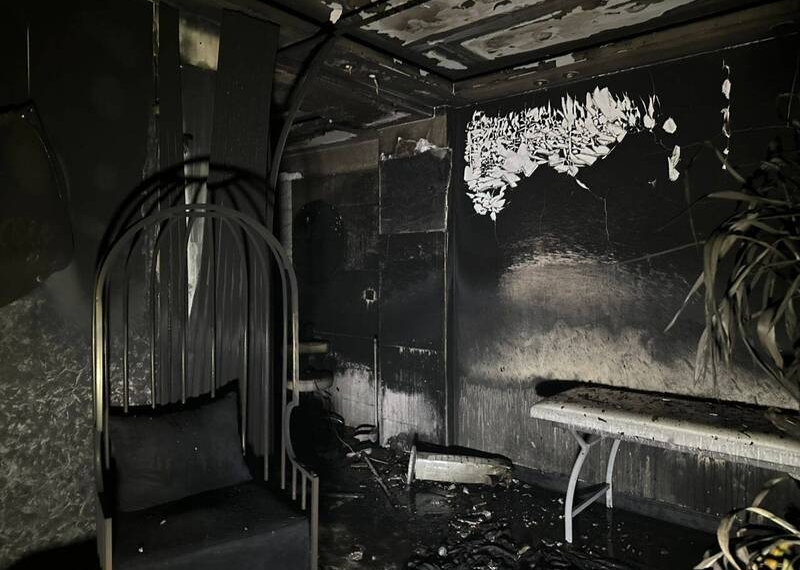 نجات هشت نفر از میان شعله‌های ساختمان اداری در بزرگراه ستاری