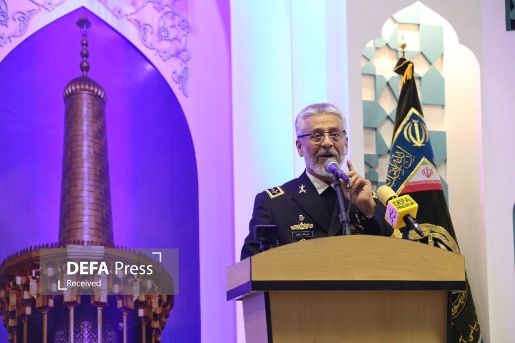 دریادار سیاری: هوشیاری و حفظ ارزش‌ها مهم‌ترین راه مقابله با جنگ نرم دشمن است/ جمعیت جوان و کیفی یکی از مؤلفه‌های قدرت ملی است