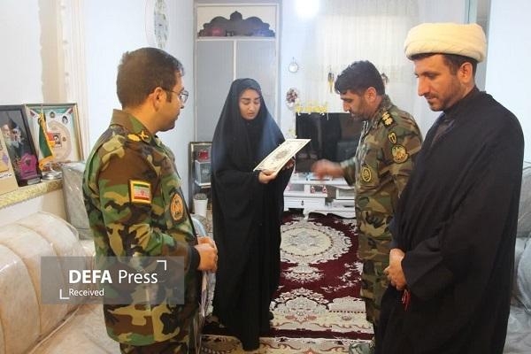 دیدار فرمانده تیپ ۲۸۴ شهید رستمی نزاجا با خانواده شهدای جنگ ۱۲ روزه