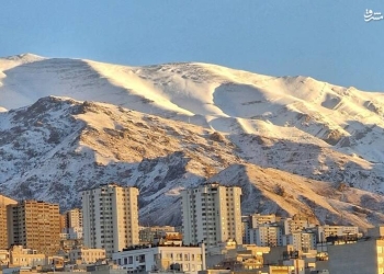فیلم/ کوه‌های برفی تهران در آسمان پاک این شهر