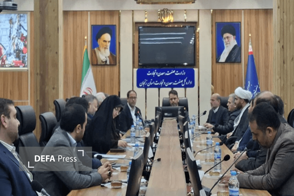 لزوم هوشیاری در برابر توطئه‌ها، حفظ روحیه حماسی و ایثارگری