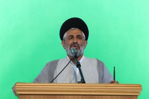 مراکز علمی و دانشگاهی اندیشه امام خمینی را به درستی تبیین کنند