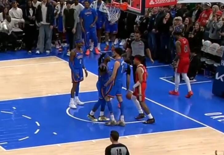 فیلم/ دست به یقه شدن ۲ بازیکن در آمریکا جنجال به پا کرد!